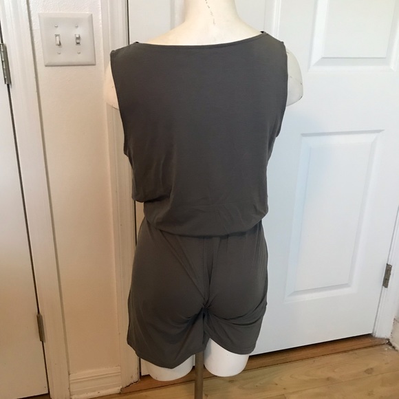 Tops - Picture 5 of 6